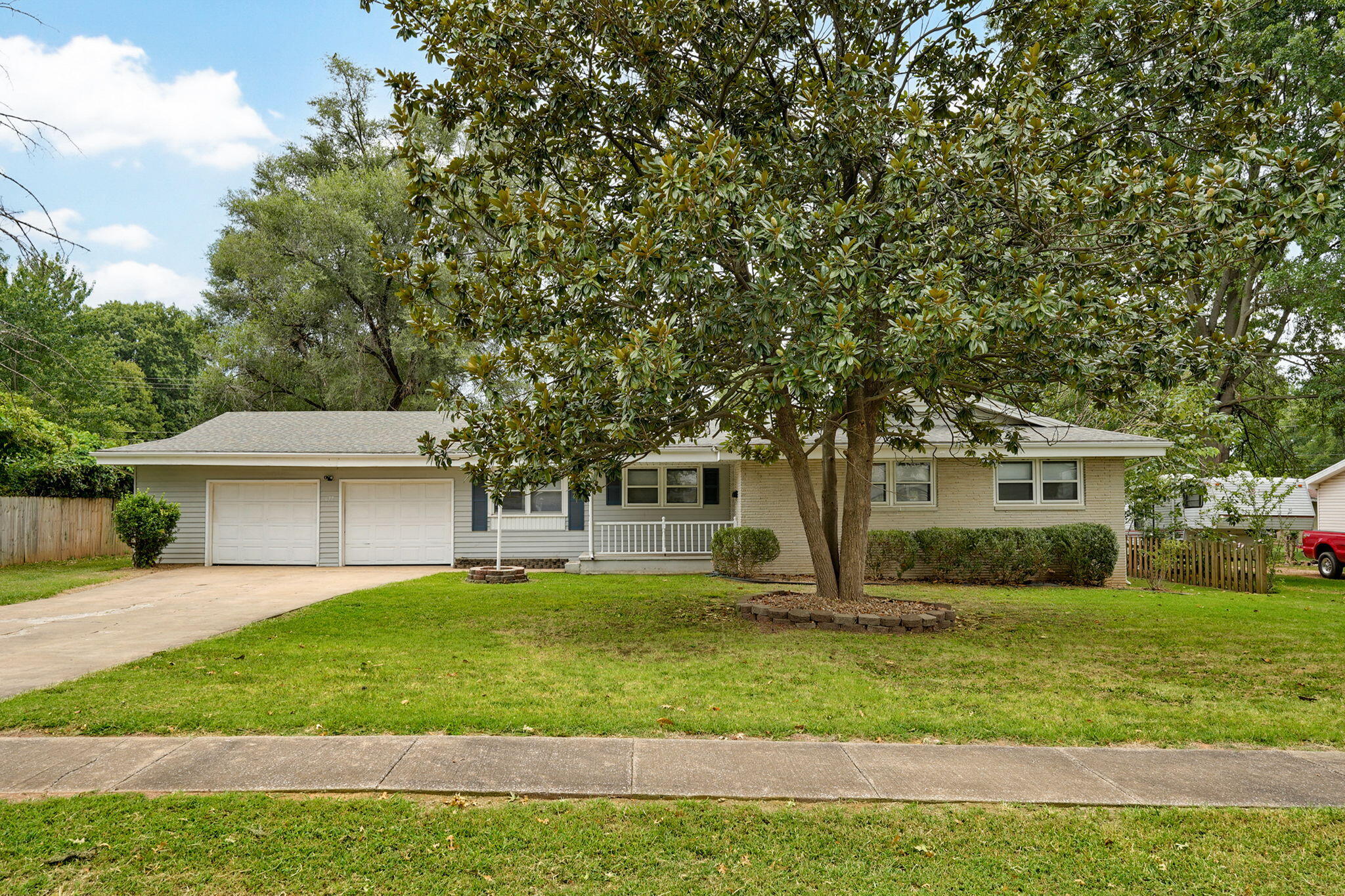 677 W Westview Street, Springfield MO 65807