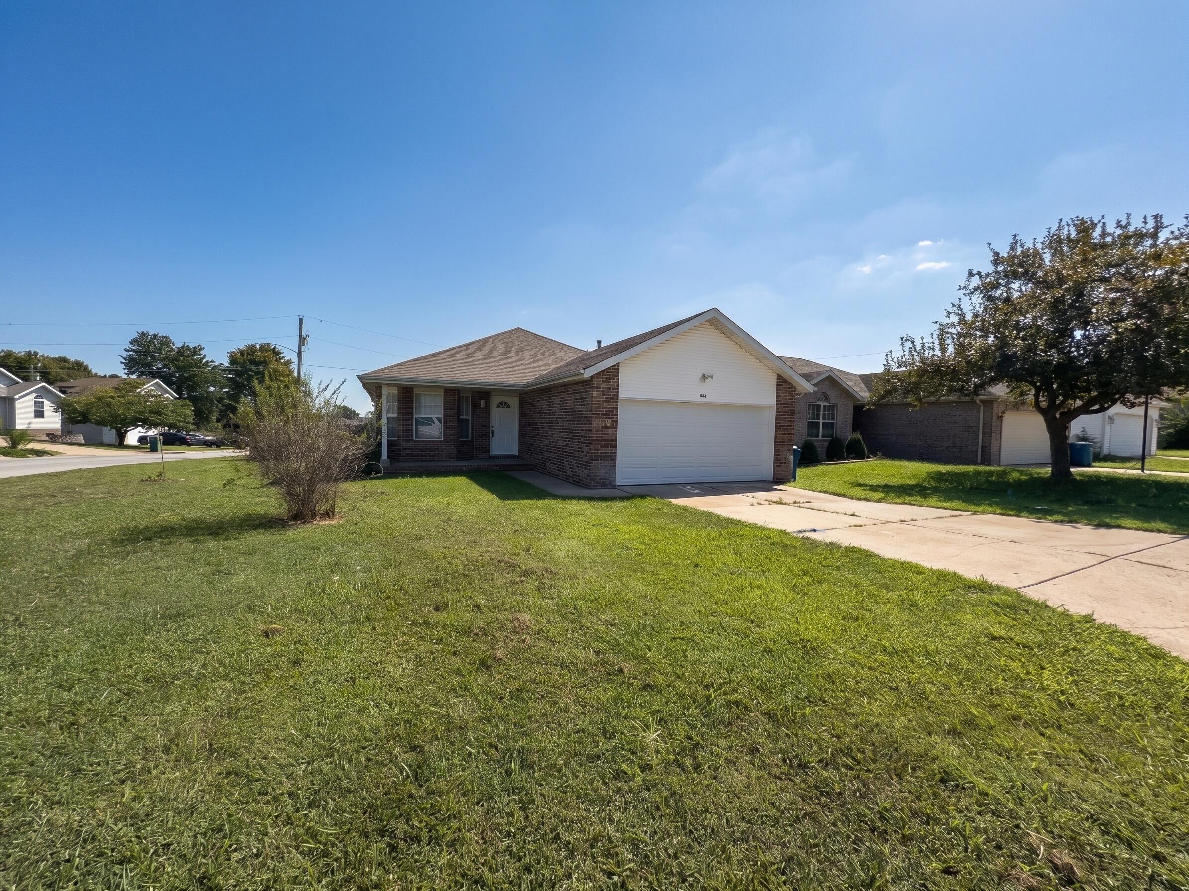 864 S Hickory Lane, Nixa MO 65714