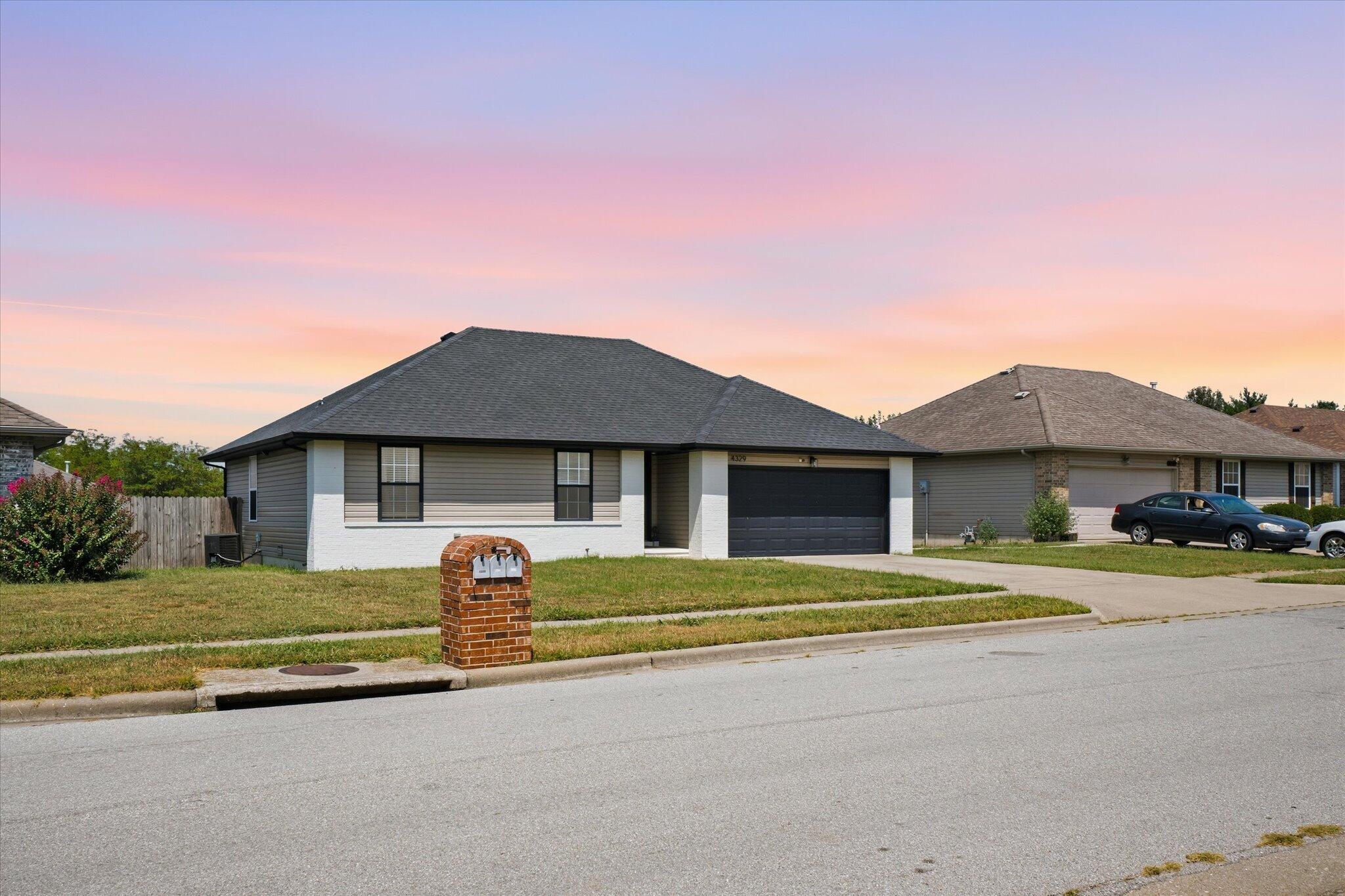 4329 W La Casa Street, Springfield MO 65802