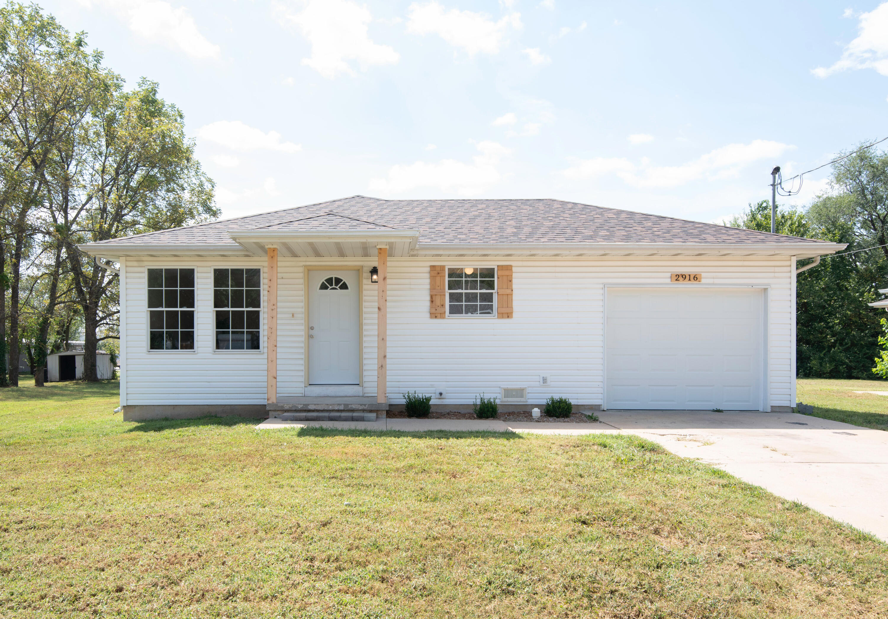 2916 W Chestnut Street, Springfield MO 65803
