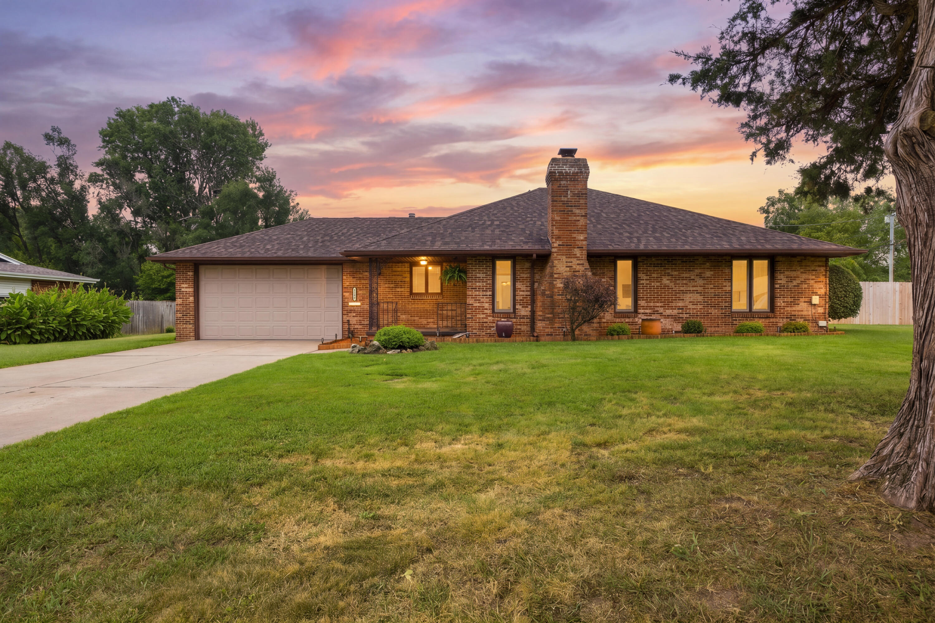 1240 S Arcadia Avenue, Springfield MO 65804