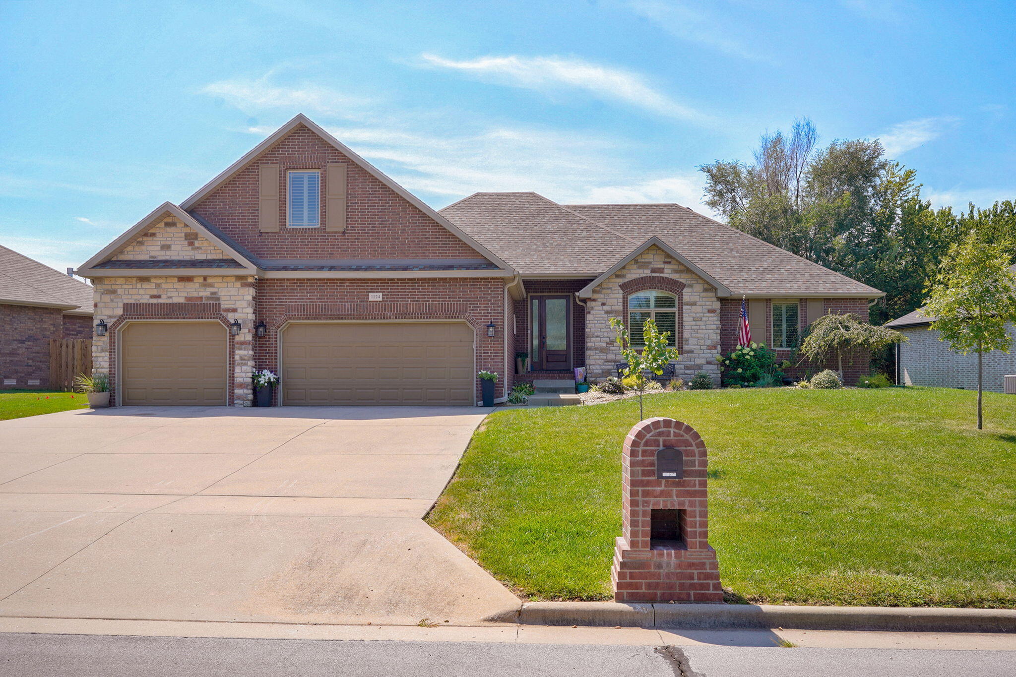 1124 E Headley Street, Springfield MO 65803