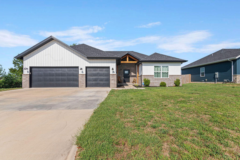 733 N Dean Lane, Republic MO 65738