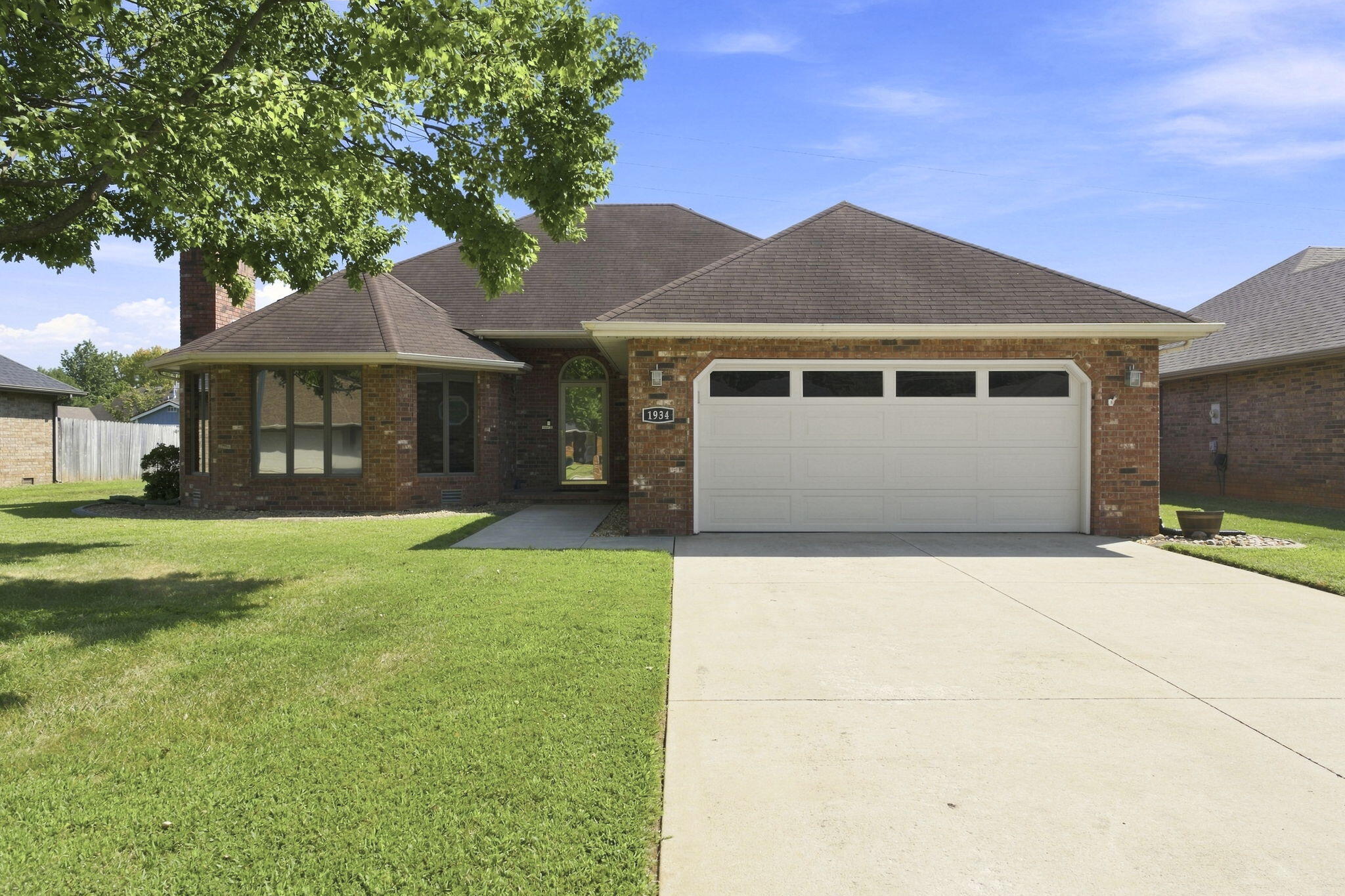 1934 E Ridgewood Drive, Springfield MO 65804