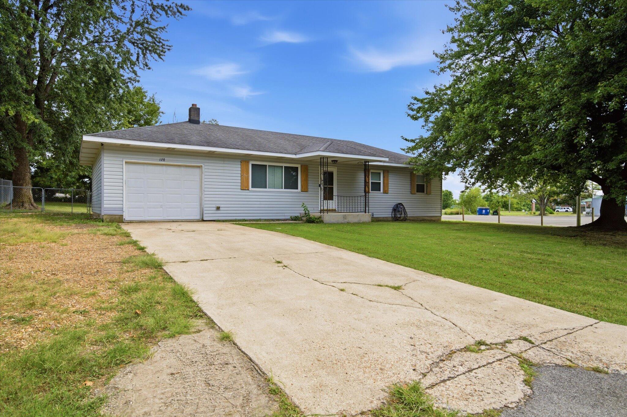 128 Wilson Way, Marshfield MO 65706
