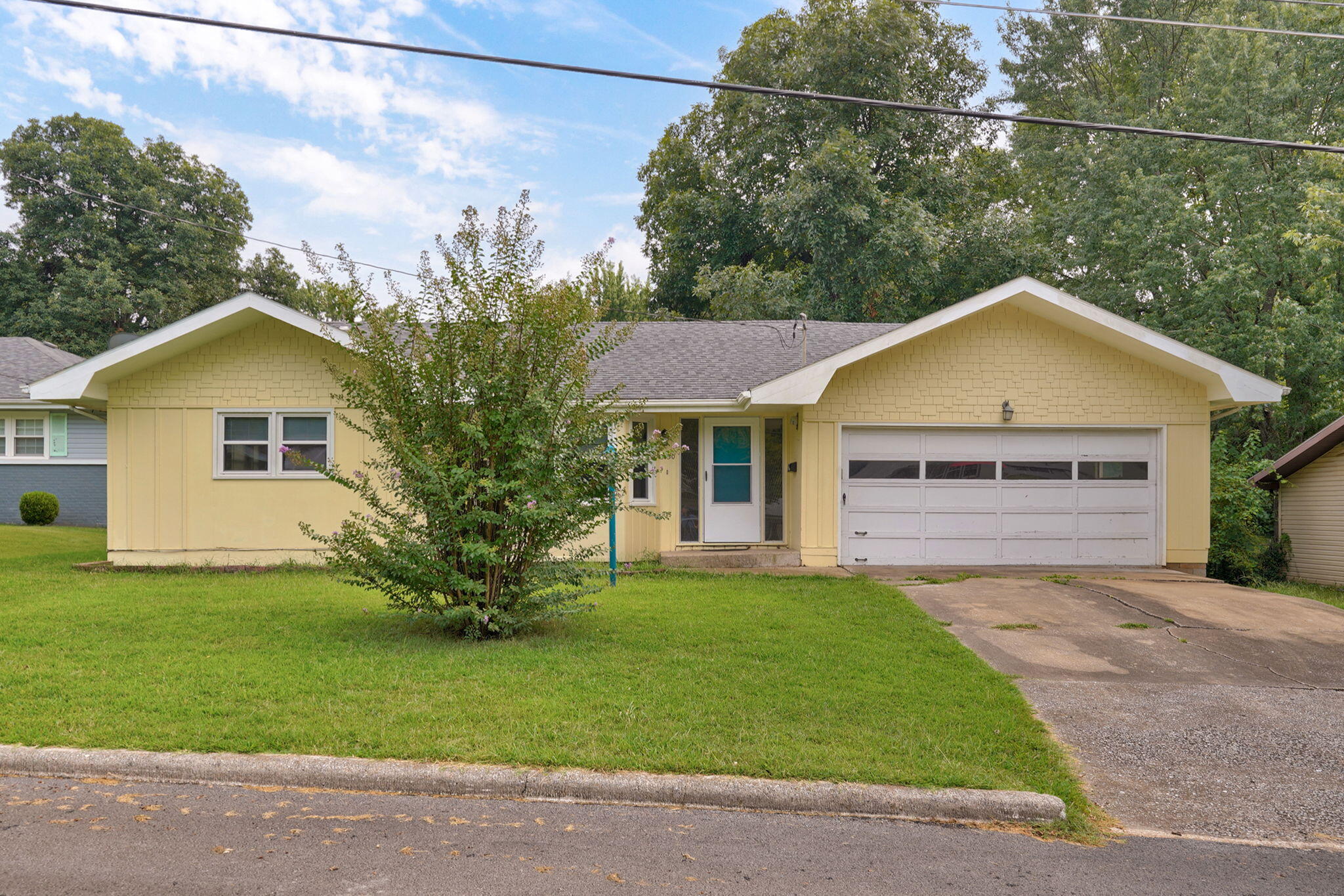 3030 E Loren Street, Springfield MO 65804