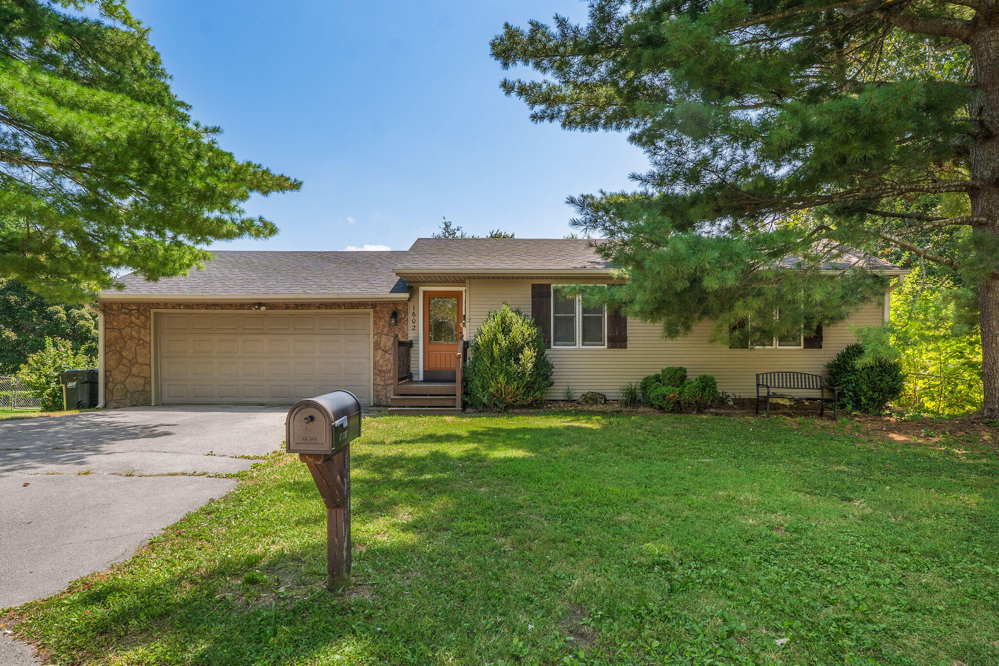 1602 E Sycamore Street, Ozark MO 65721