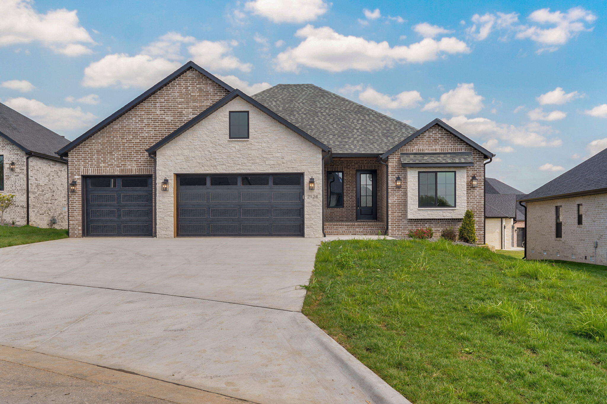 2124 N Sun Valley Drive, Springfield MO 65802