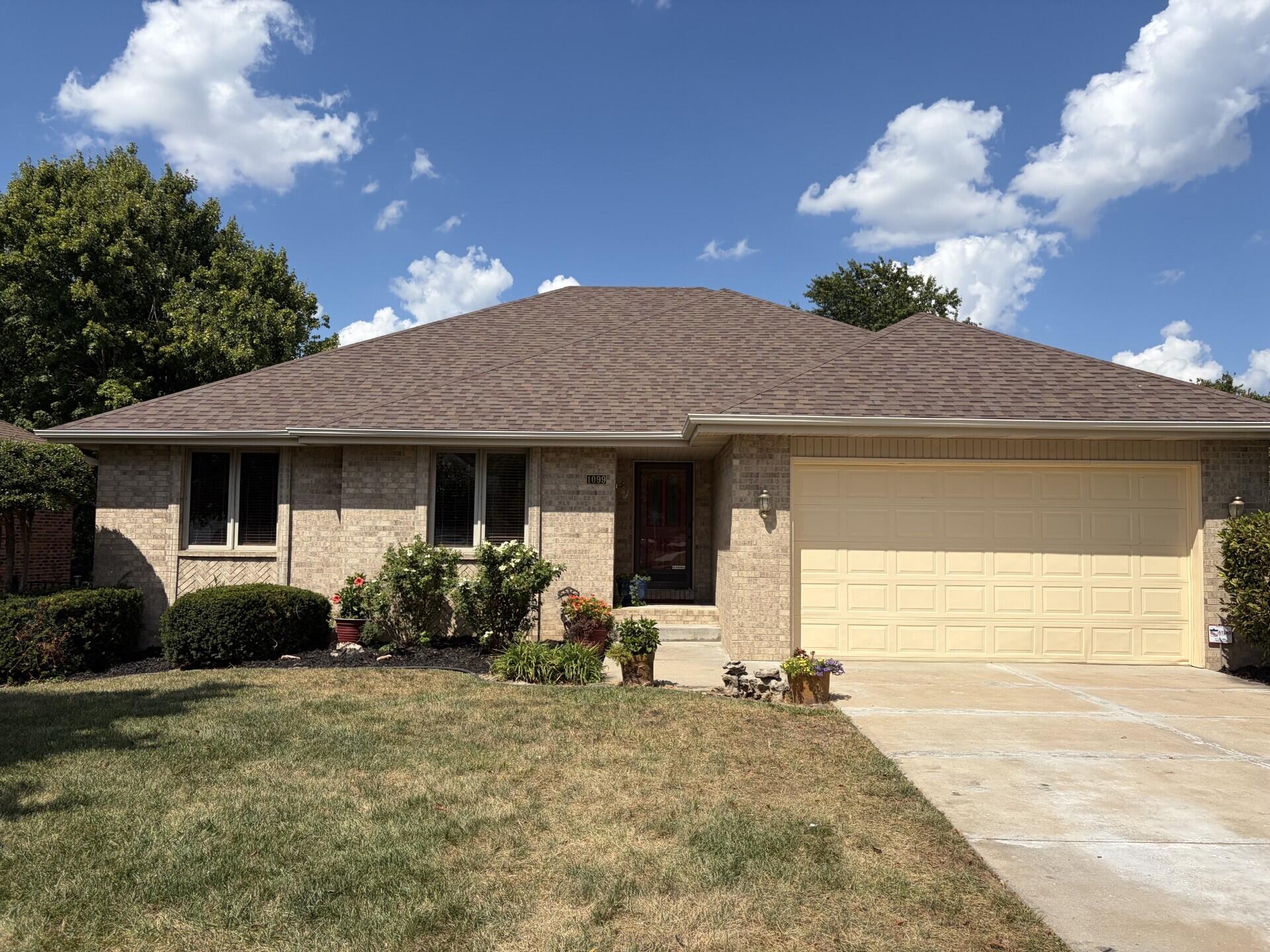 1099 E Nottingham Lane, Springfield MO 65810