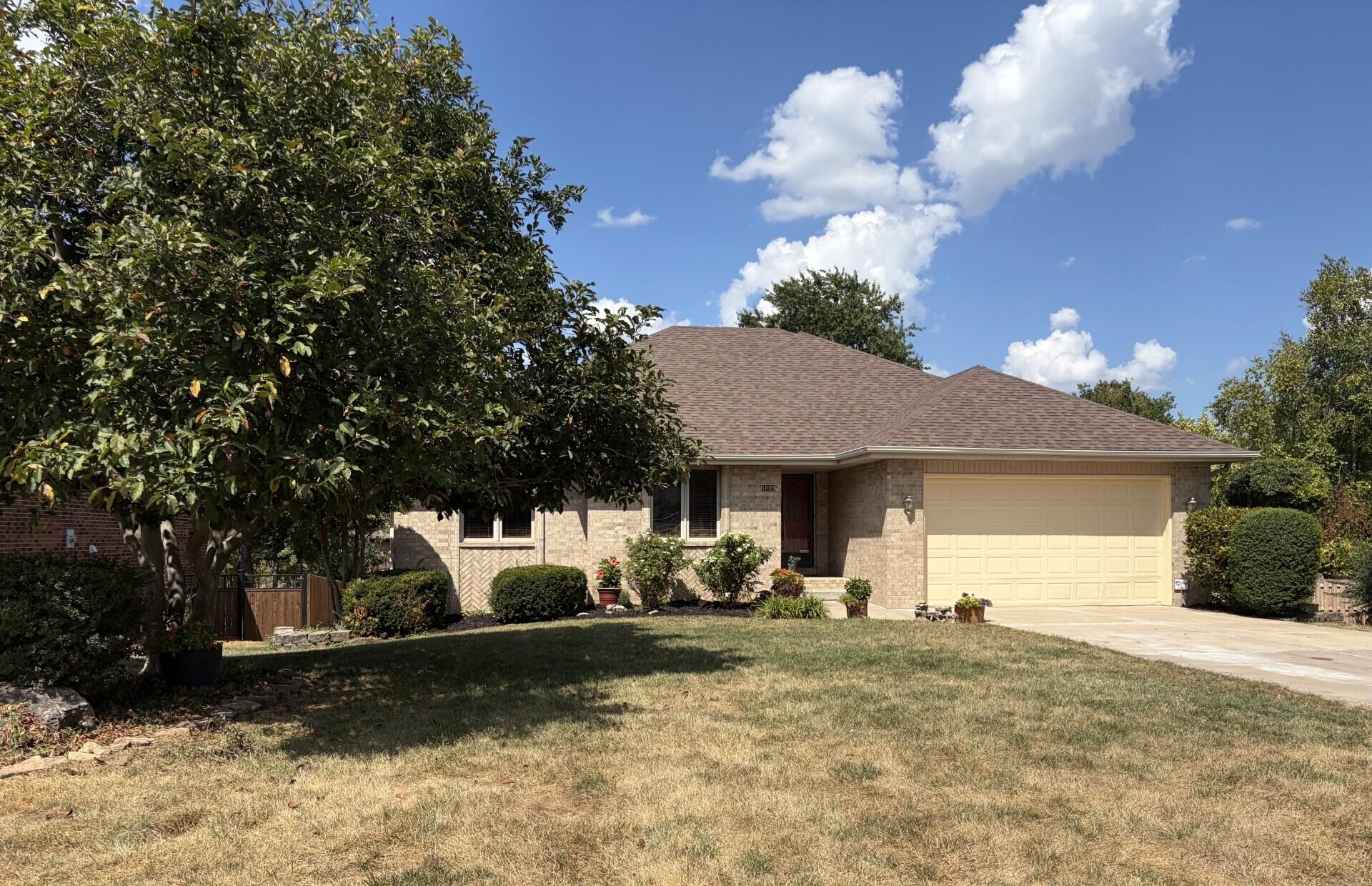 1099 E Nottingham Lane, Springfield MO 65810