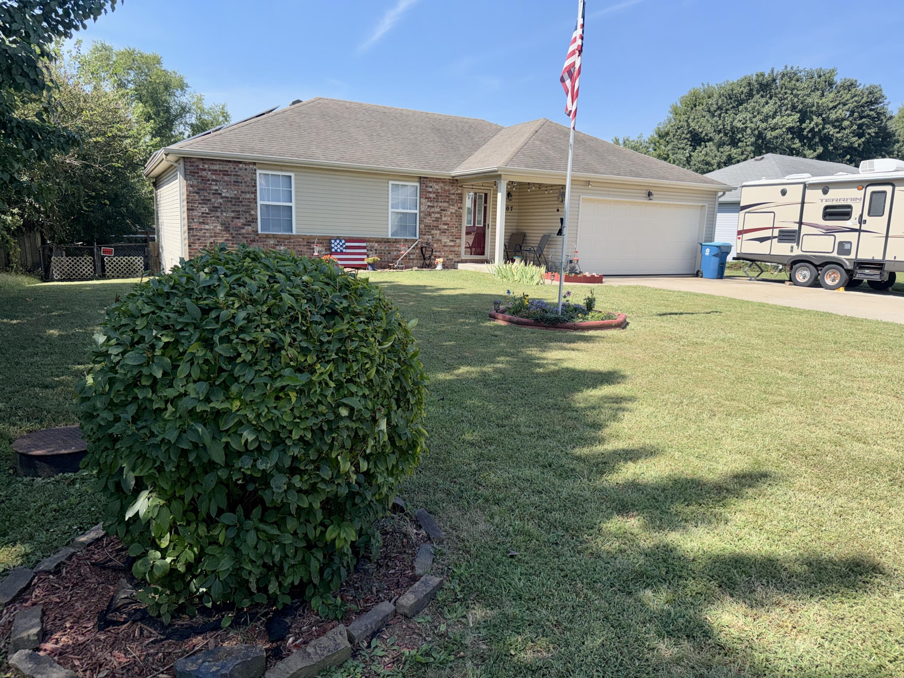 707 S Sunmeadow Drive, Strafford MO 65757