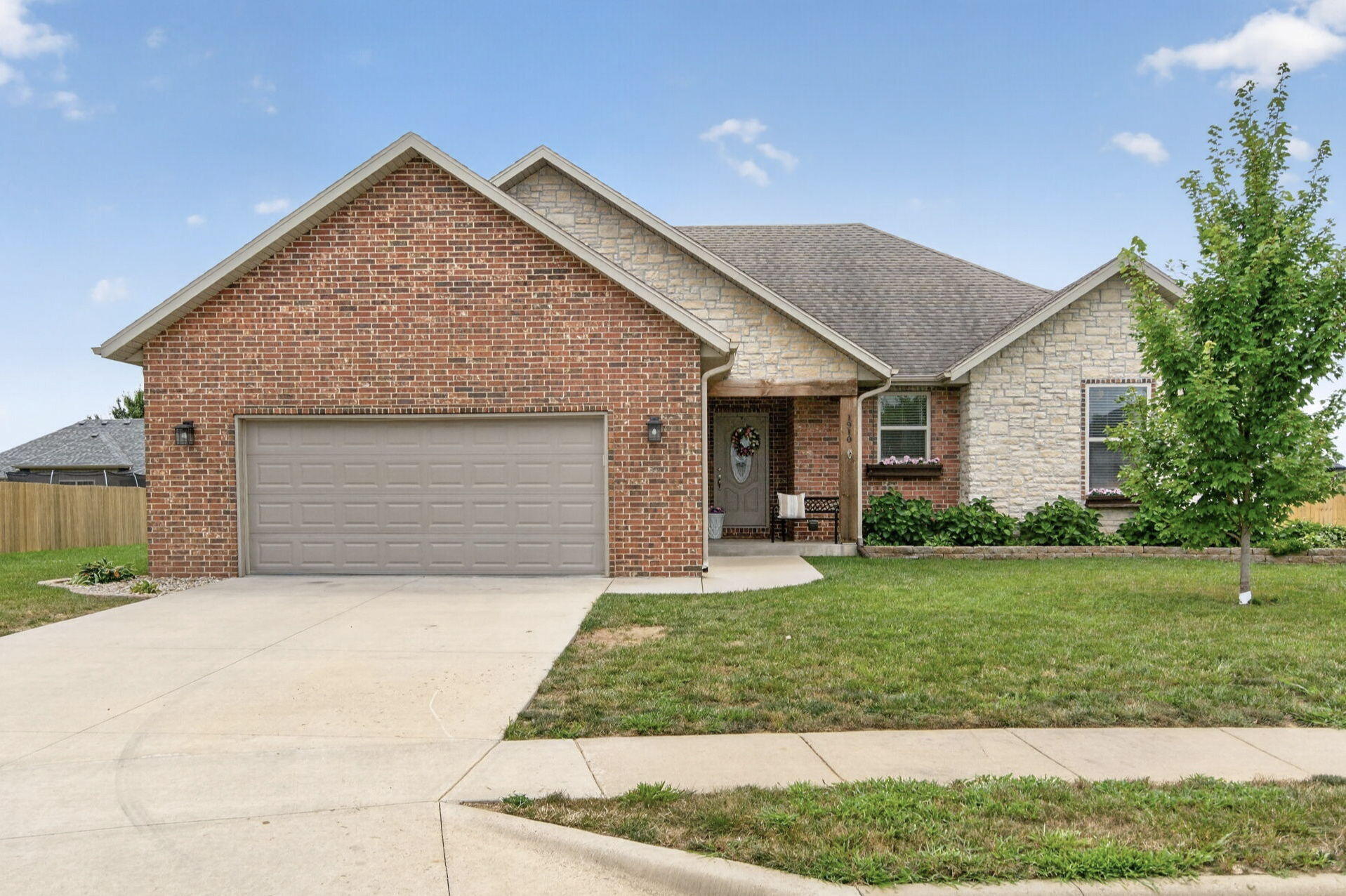 1910 E Whetstone Drive, Ozark MO 65721