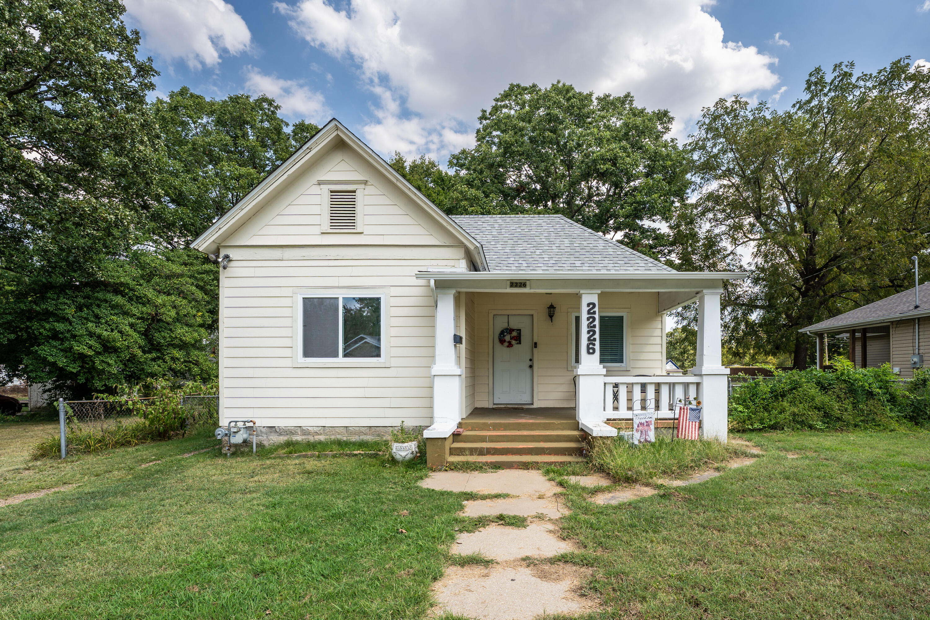 2226 N Jefferson Avenue, Springfield MO 65803