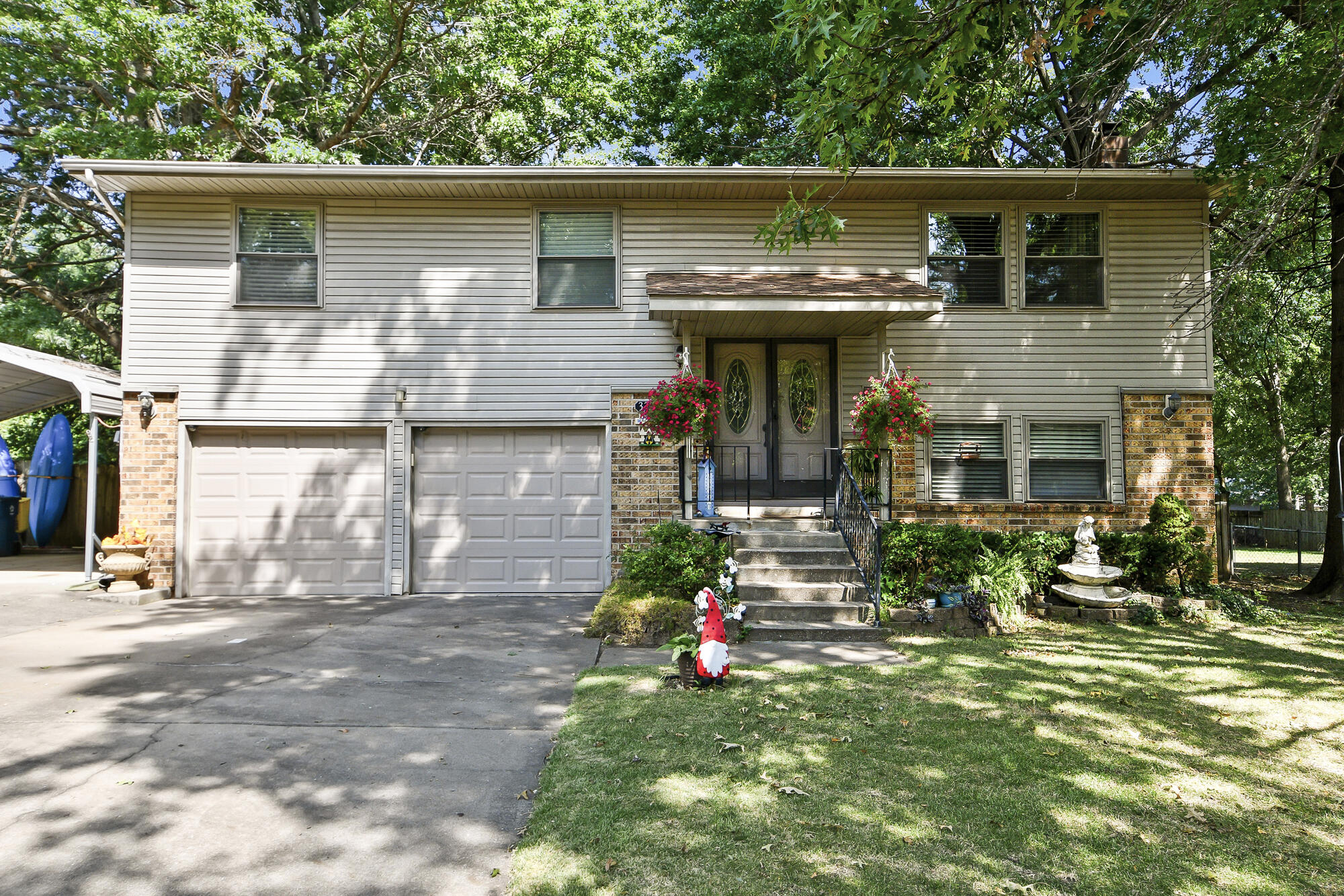 3329 W Countryside Drive, Springfield MO 65807