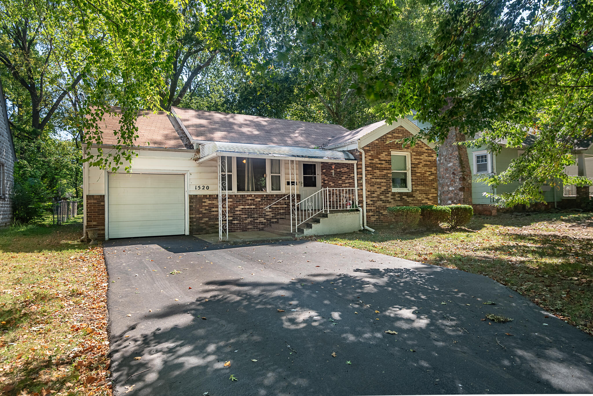1520 S Roanoke Avenue, Springfield MO 65807