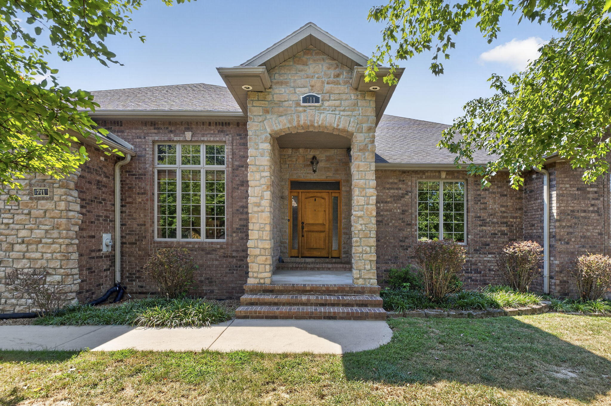 711 E Stone Ridge Drive, Ozark MO 65721