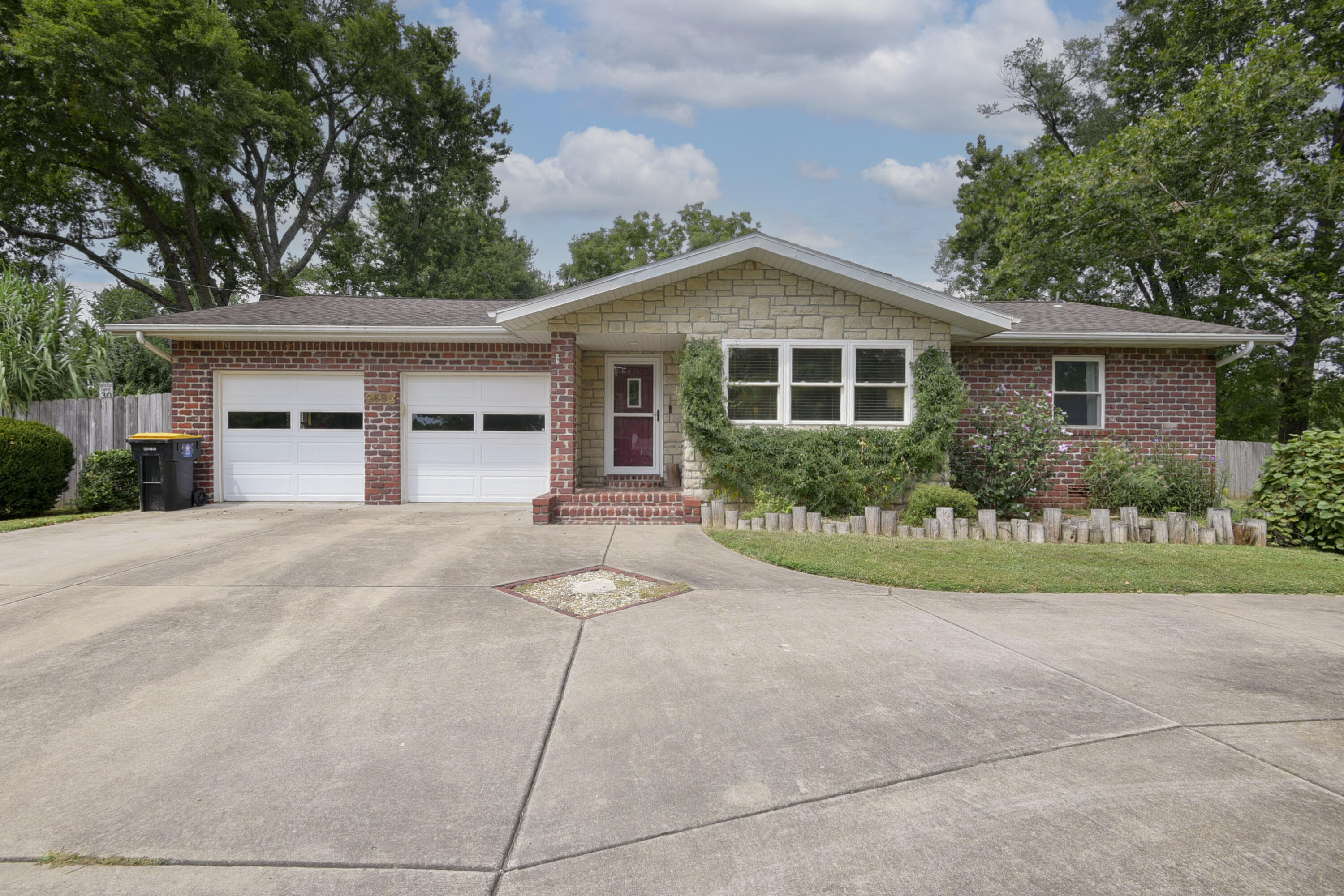2685 W Farm Road 182, Springfield MO 65810