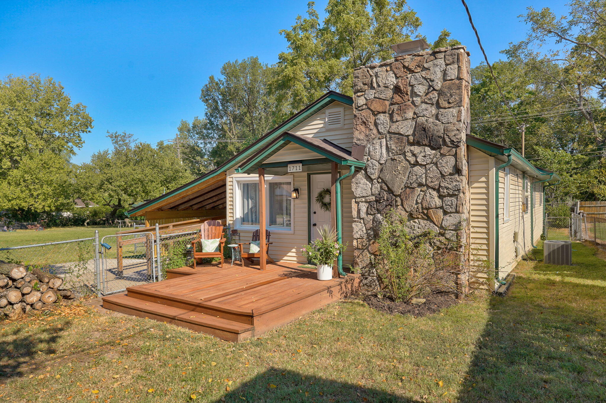 1711 W Nichols Street, Springfield MO 65802