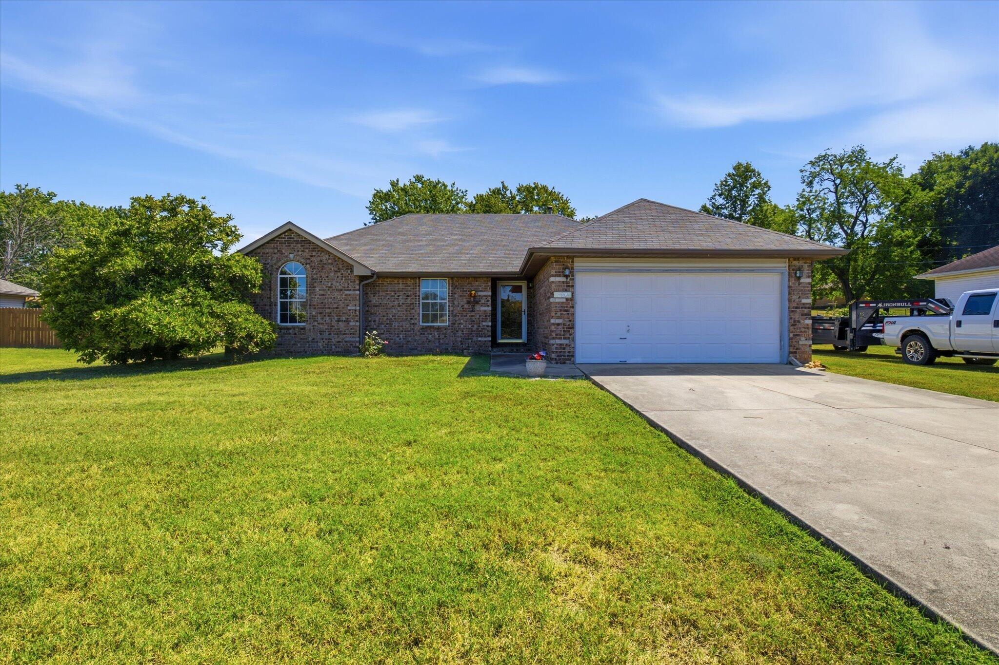 706 State Highway Ab, Willard MO 65781