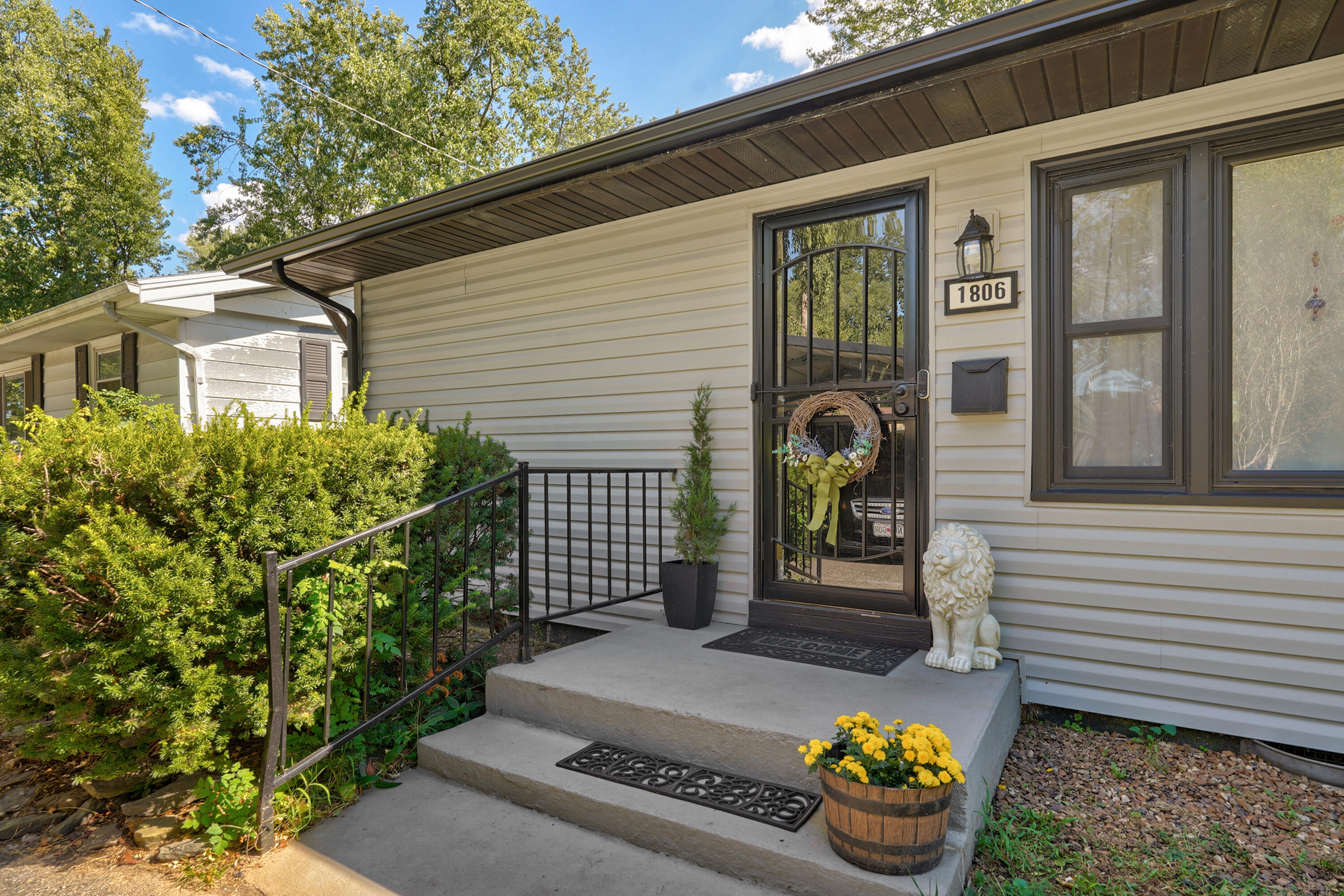1806 W Scott Street, Springfield MO 65802