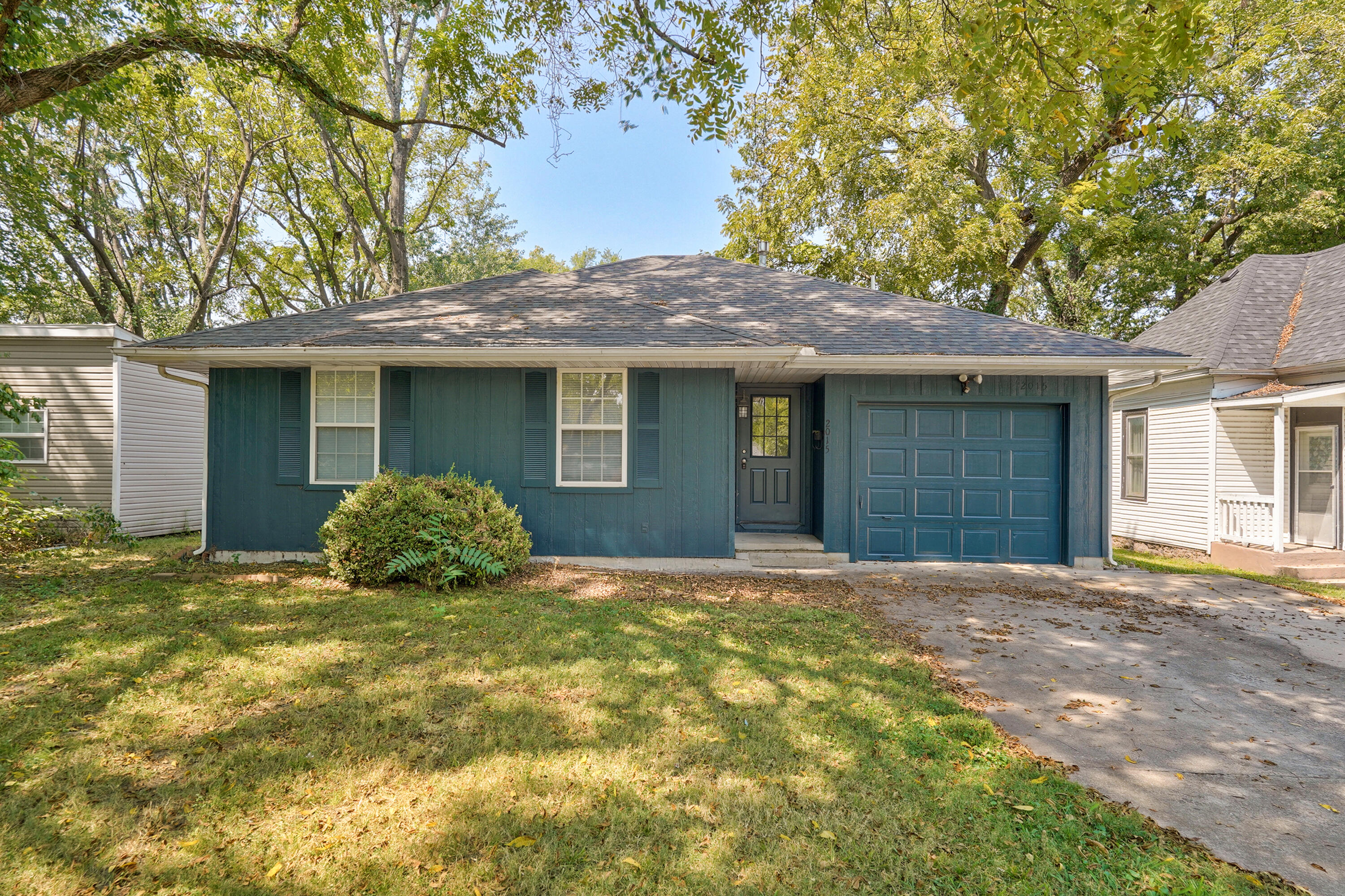2015 N Benton Avenue, Springfield MO 65803