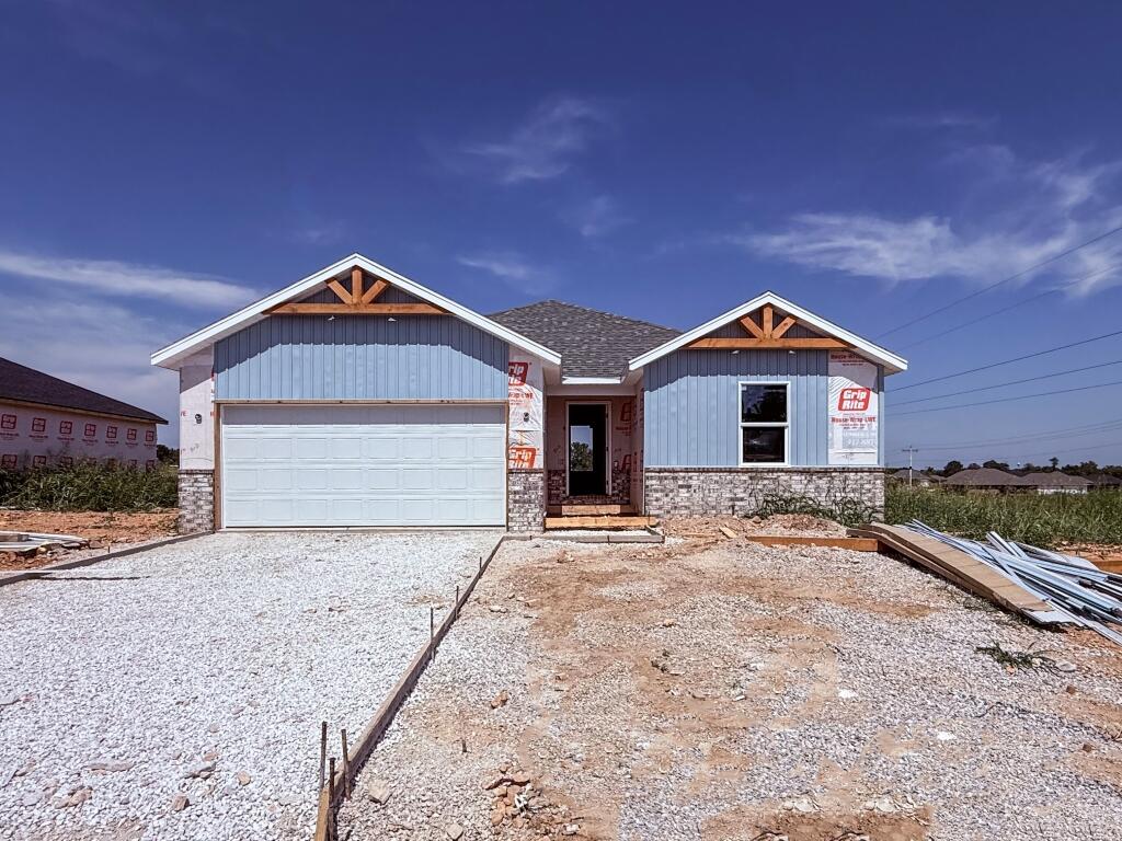 719 W Brook Hollow Road, Nixa MO 65714