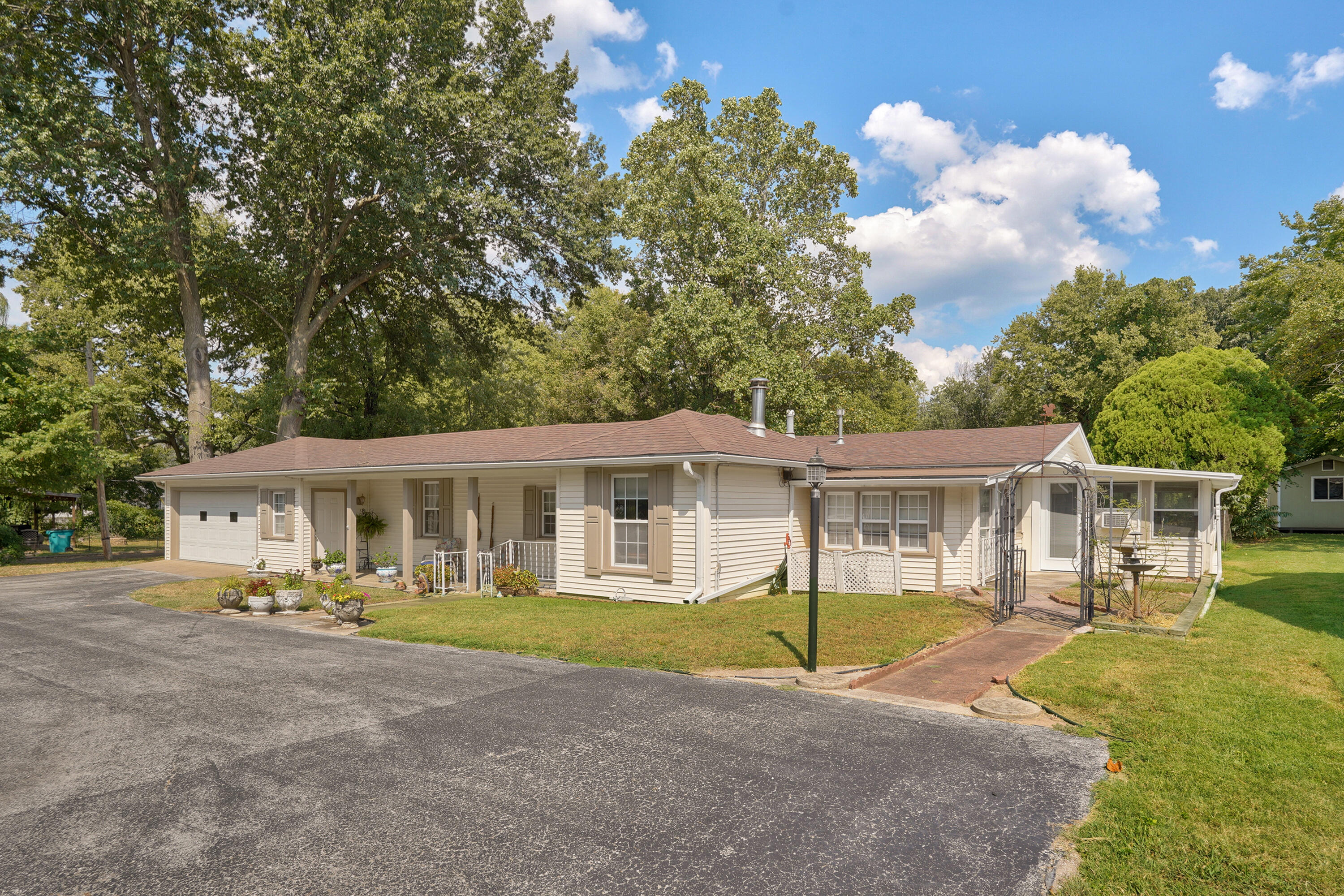1908 S Holland Avenue, Springfield MO 65807