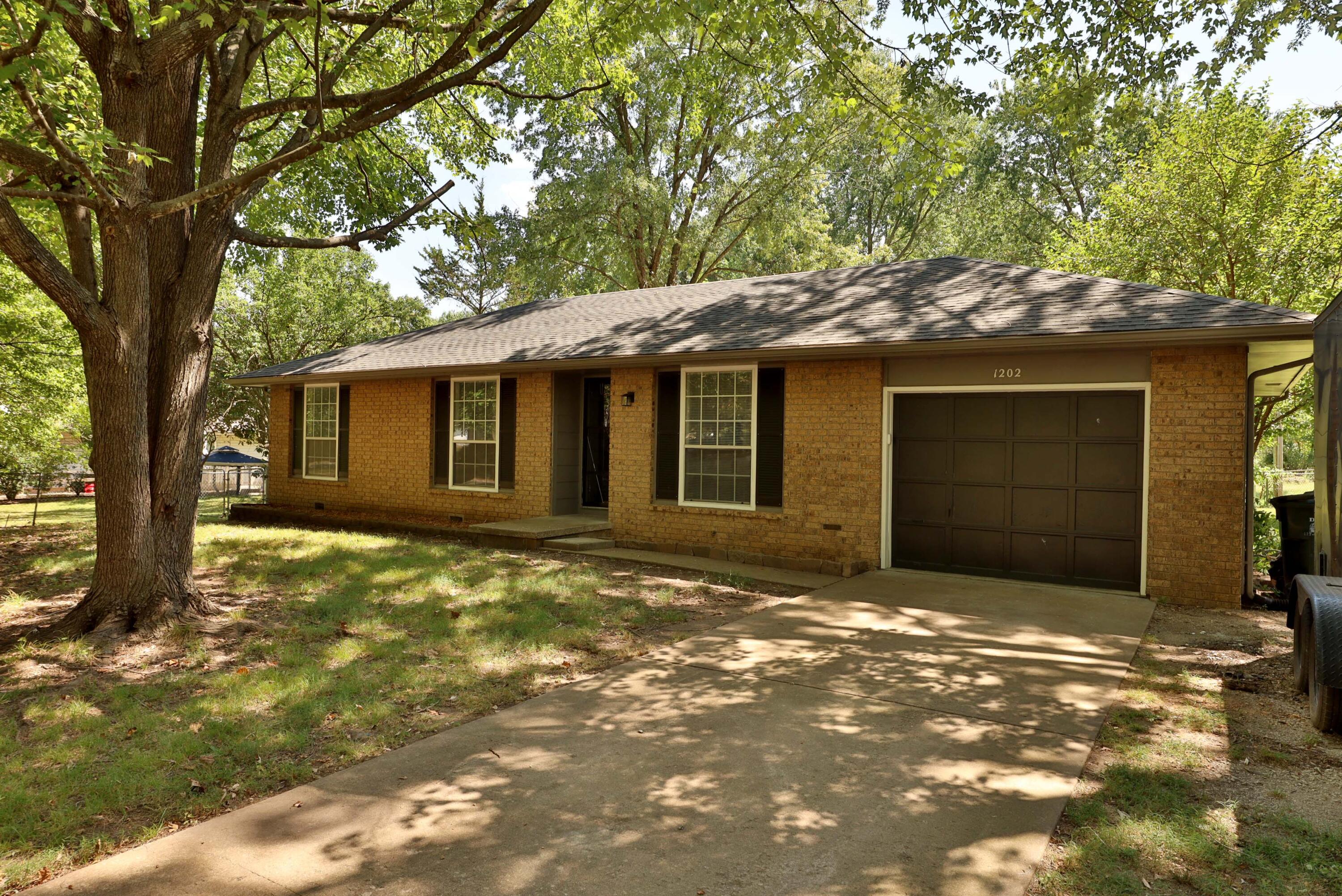 1202 E Wildwood Street, Republic MO 65738