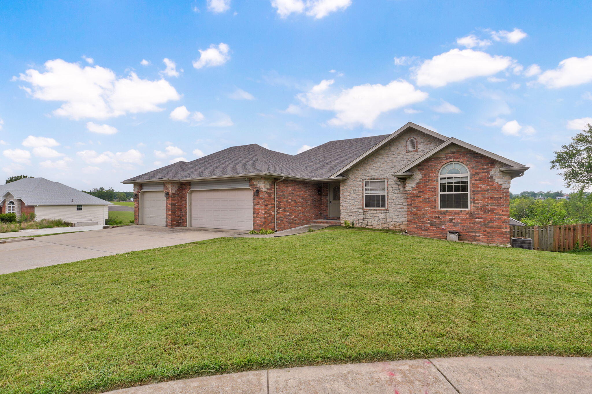 3582 N Thistlewood Court, Springfield MO 65803