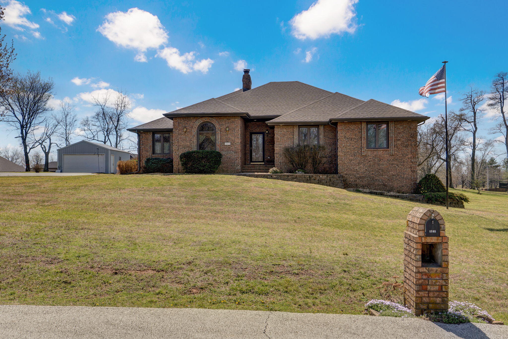 1476 E Peartree Drive, Ozark MO 65721